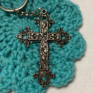 Cross Keychain Unisex Silvertone Floral Filigree Faith Religious Gothic 3"‎ New thumbnail 2
