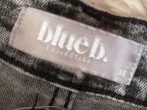 Blue B Rhinestone High Rise Cropped Flare Jeans in washed black XS/25 thumbnail 10