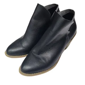 Universal Threads Women's Ankle Booties in Black Size 7 thumbnail 1