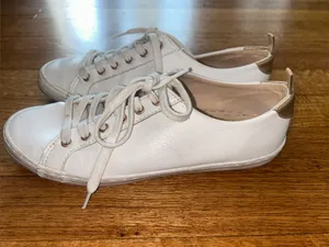 GAP White Women's Low-Top Lace-Up Sneakers size 7 thumbnail 1