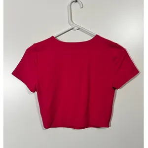 Aritzia Contour Crew Ribcage T-shirt Crop Top Size Medium Hot Pink thumbnail 4