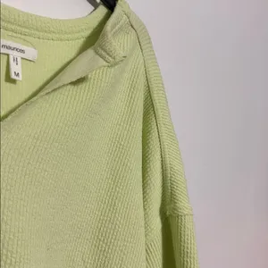 Maurices Soft Neon Green/Yellow Textured V-Neck High Low Top thumbnail 5