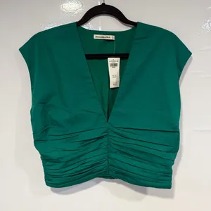 Abercrombie & Fitch Emerald Green Ruched V-Neck Crop Top Medium NWT 140-294-0065 thumbnail 1