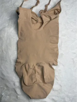 SKIMS Seamless Sculpt Brief Bodysuit Clay Small NEW thumbnail 3