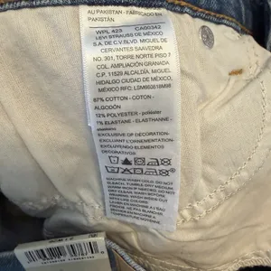 NWT Signature Levi Strauss Heritage Mid Rise Boyfriend Jeans Blue Distress 2 W26 thumbnail 5