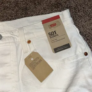 Levi’s distressed pearly whites mid rise denim shorts NWT thumbnail 4