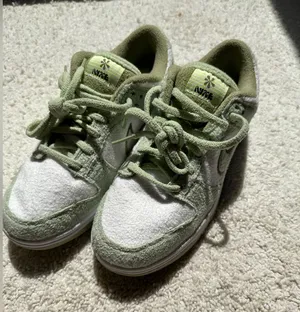 Nike dunk low SE fleece pack sneakers in honeydew thumbnail 1