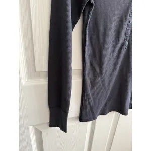 Women’s Y2K American Eagle Long Sleeve Gray Waffle Knit Henley Medium thumbnail 3