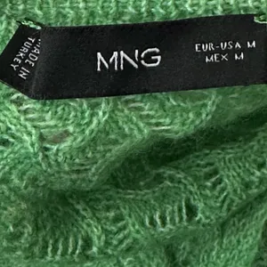 MANGO -MNG Green V Neck Sweater‎ Women Size Medium Long Sleeve thumbnail 9