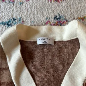 Babaton Aritzia Autumn Plaid Neutral Colored Vest thumbnail 3