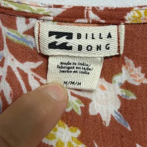 Billabong Wrap Dress Red Clay Crinkle Floral Blouson Sleeve Boho Cottage Party M thumbnail 9