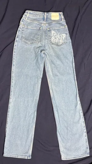 Hollister Ultra High-Rise Dad Jean Butterfly Print Size 00R thumbnail 3