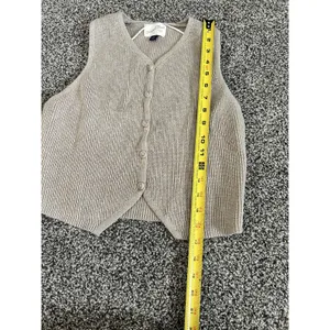 Universal Thread Beige Button-Front Knit V-neck Sleeveless Sweater Vest M thumbnail 4