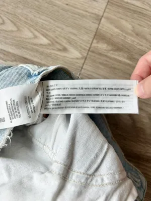 Abercrombie & Fitch The Mom Short Mid Rise Light Wash Distressed Size 27 thumbnail 7
