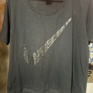 Nike Men's Black Tee with Subtle Logo thumbnail 2