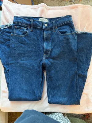 Abercrombie High-Rise Jeans thumbnail 3