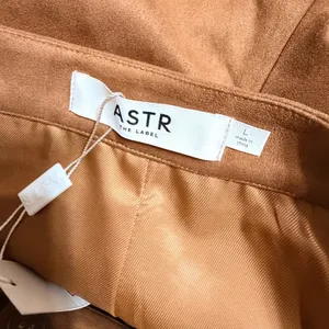 ASTR the Label Cognac Brown Faux Suede High Waisted Pleated Shorts Large NEW‎ thumbnail 4