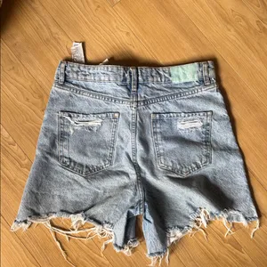 Zara Frayed Hem Blue Jean Shorts thumbnail 3
