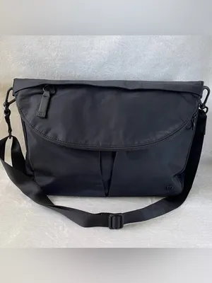 Lululemon All Night Festival Bag Large in Black Vol 10L Athleisure Minimalist thumbnail 2