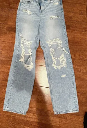 American Eagle High-Rise blue Ripped Jeans thumbnail 1