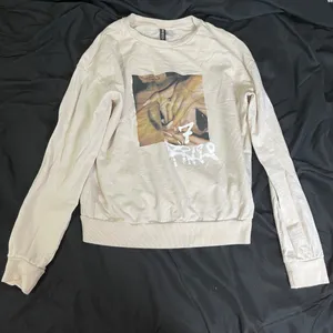 H&M Ariana Grande 7 Rings Long-sleeved Sweatshirt thumbnail 6
