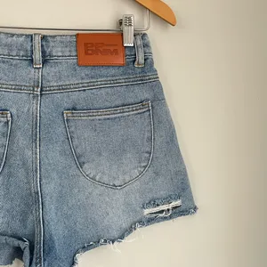 Princess Polly Feels Like Summer Denim Shorts Size 4 thumbnail 8