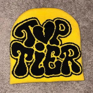 Yellow and black beanie thumbnail 1