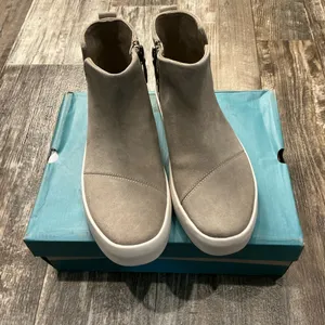 Toms Taupe Suede Slip-On Ankle Boot with White Platform Size 8 thumbnail 15