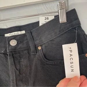 PacSun NWT 90’s Girlfriend Black Raven Denim Jean Shorts Frayed Hem‎ Waist 26” thumbnail 2