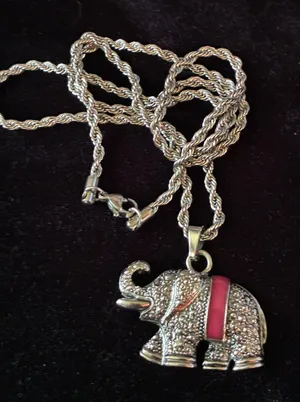 Vintage-Style Silver Tone Rhinestone Elephant Pendant Necklace with Pink Accent thumbnail 1