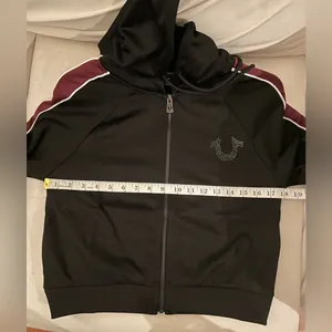 NWT True Religion Crystal Zip Hoodie Size S Black & Maroon thumbnail 7