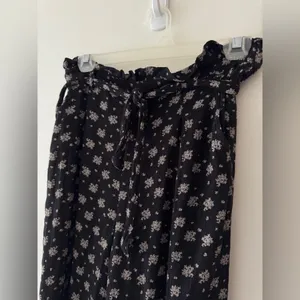 American Eagle Black Paperbag Elastic Waist Floral Women's Pants‎ thumbnail 2