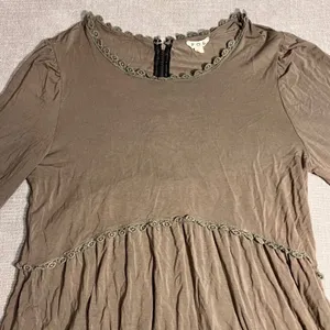 POL Women's Light Olive Green‎ Bell Sleeve Crochet Trim Peasant Tunic Top Size L thumbnail 2