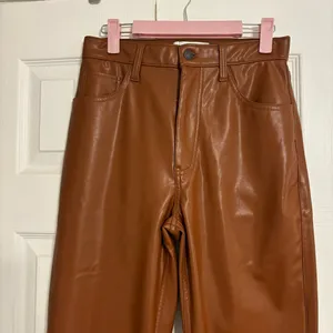 Abercrombie & Fitch The 90's Straight Ultra High Rise Faux Leather Pants thumbnail 4