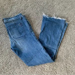 Tommy Hilfiger Women's Flare Jeans Raw Hem Size 6 thumbnail 1