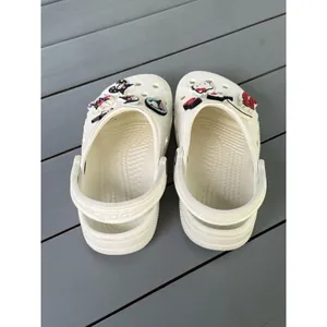 ⁠Crocs Classic Clogs White Women 6 Men 4 Sanrio Hello Kitty Charms⁠ Unisex thumbnail 3