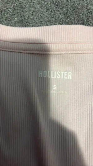 Hollister V-Neck Long Sleeve thumbnail 2