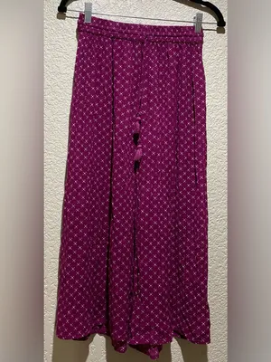 Raga Wide-Leg Smocked Waist Crop Pants in Magenta & white design size XS thumbnail 3