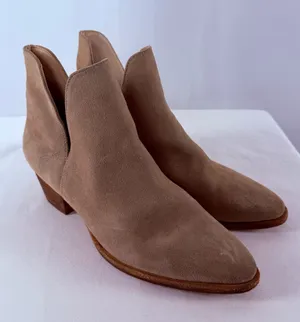 Free People Suede Pull On Pointed Toe‎ Bootie in Taupe Size 9 or 40 thumbnail 1