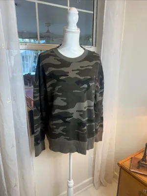 Time and Tru Large Olive Green Camo Crewneck Sweatshirt. thumbnail 2