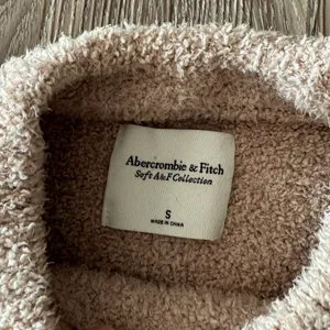 Abercrombie Cremeluxe Soft Crew Neck Sweater thumbnail 6