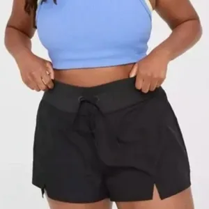 OFFLINE by Aerie The Hugger Solid Athletic Shorts Black Sporty Side Slit Size XS thumbnail 1