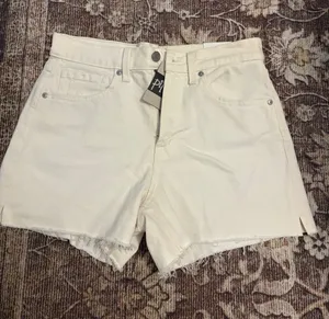 Just Black White High-Rise Denim Shorts - JBD thumbnail 1