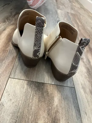 Time and Tru Ankle Boots thumbnail 2