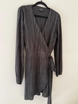 Elegant Night Out Vici Black V-Neck‎ Long Sleeve Mini Dress with Pleats Formal thumbnail 3