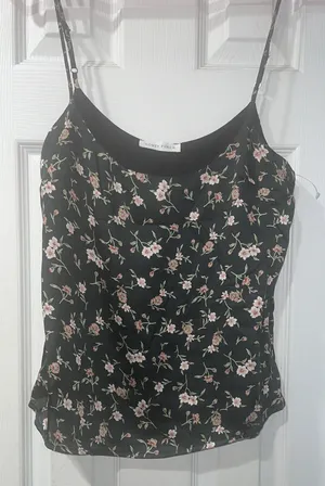 Honey Punch NWOT FLORAL SATIN CAMISOLE TOP Black floral printed sleeveless top thumbnail 2