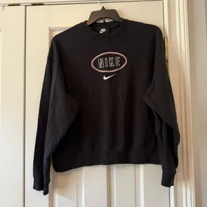 Nike Black Cropped Women’s Crewneck Embroidered Sweatshirt Size XL thumbnail 2