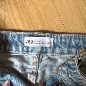 Zara Light Blue Denim Jeans thumbnail 2