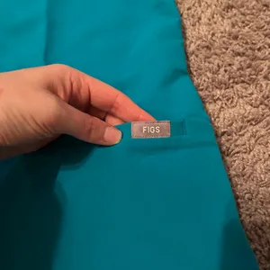 FIGS ‼️ Casma™ Three-Pocket Scrub Top‼️ thumbnail 4