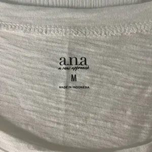 NWT Ana Brand Tee- Size Medium thumbnail 3